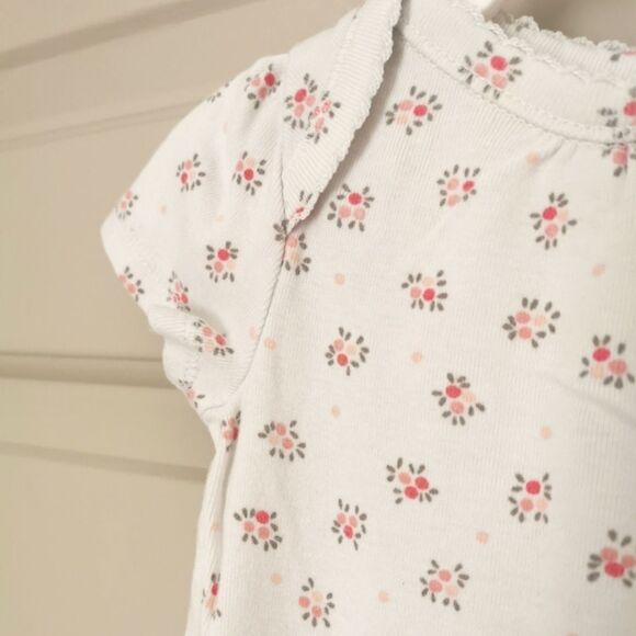 3/$15 Gap onesie size 0-3 m - Picture 2 of 4